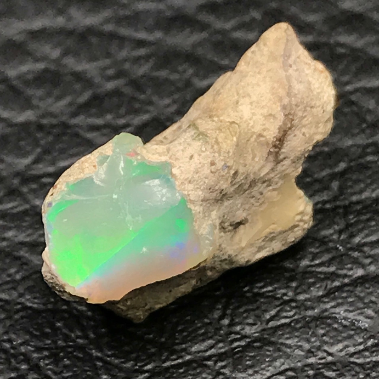 Opale brute naturelle de Welo Ethiopie 5 carats (réf obw1) coeur de pierres