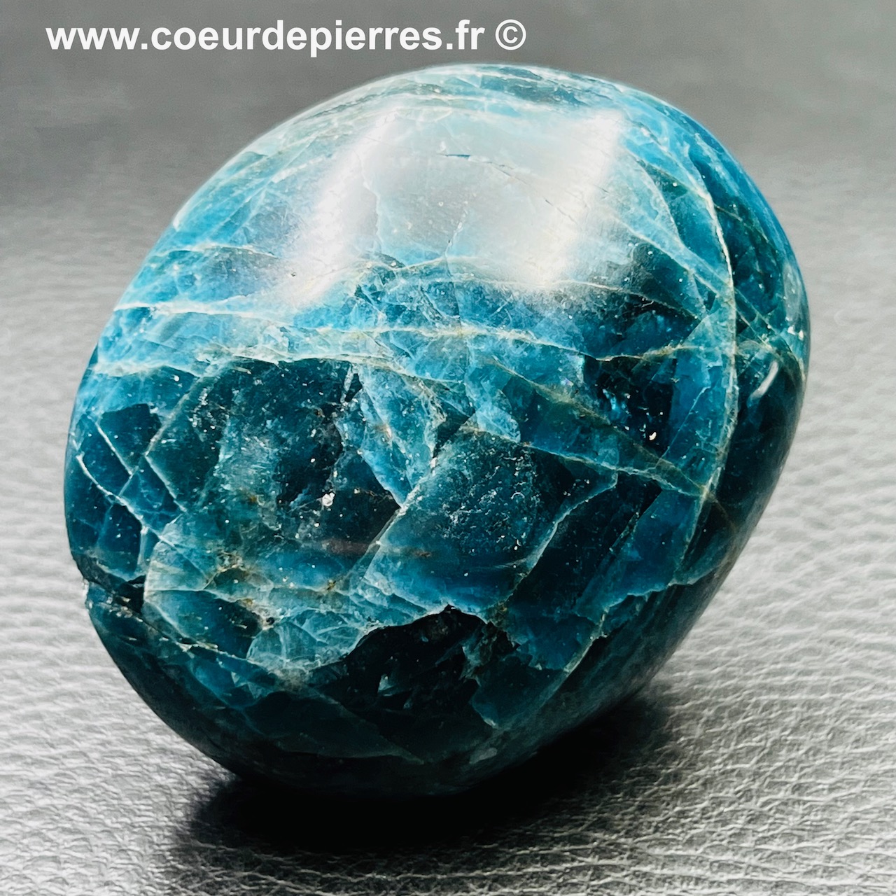 Galet apatite bleue de Madagascar réf ap6 Cœur de Pierres