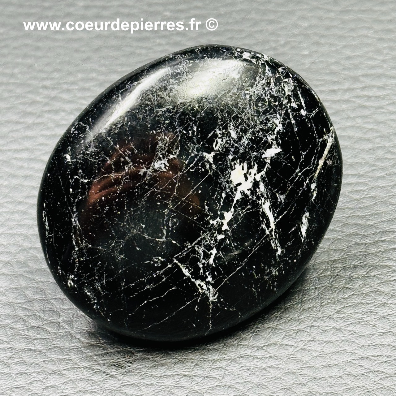 Galet de Tourmaline noire de Madagascar réf gt5 Cœur de Pierres