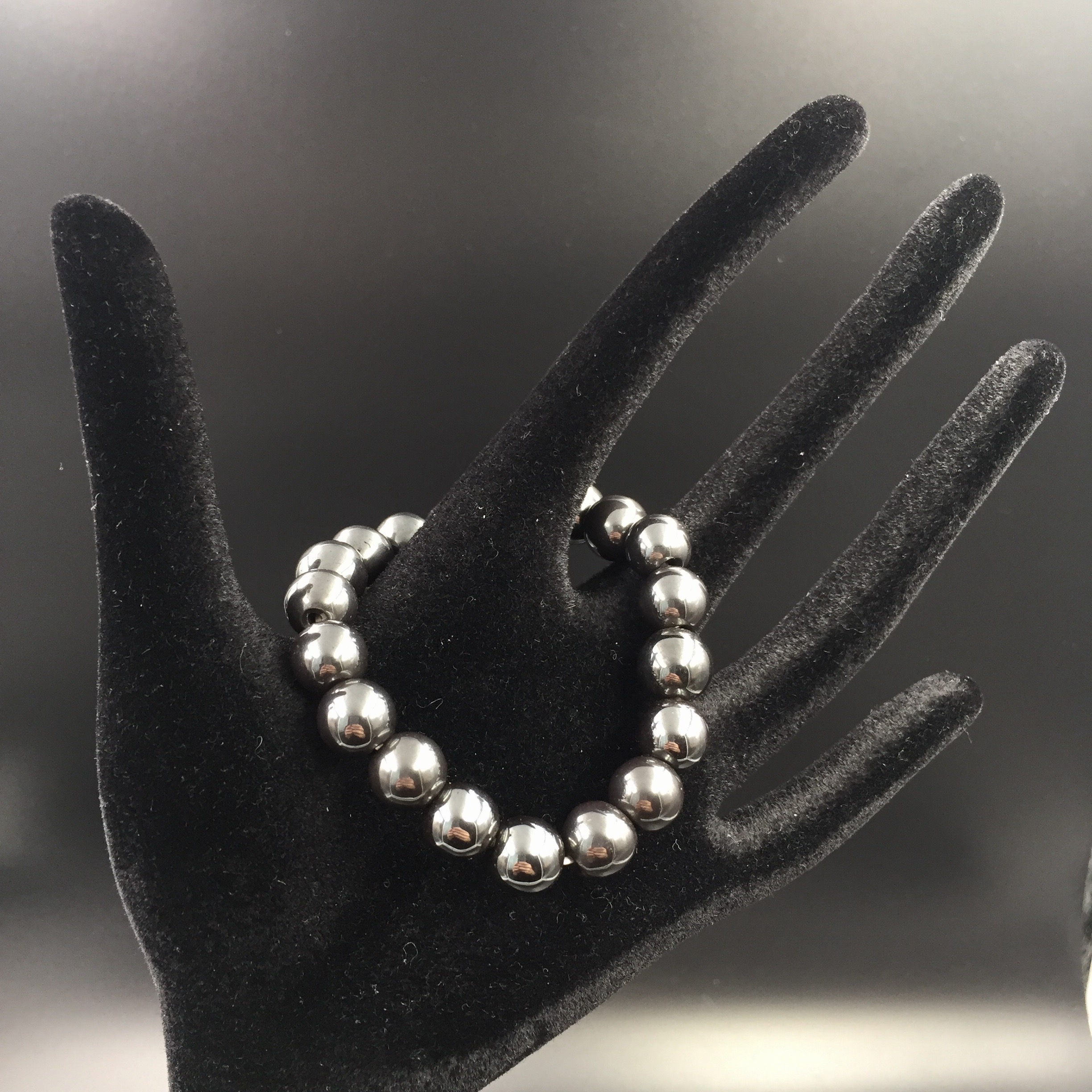 Bracelet en hématite “perles 10mm” (réf 5)