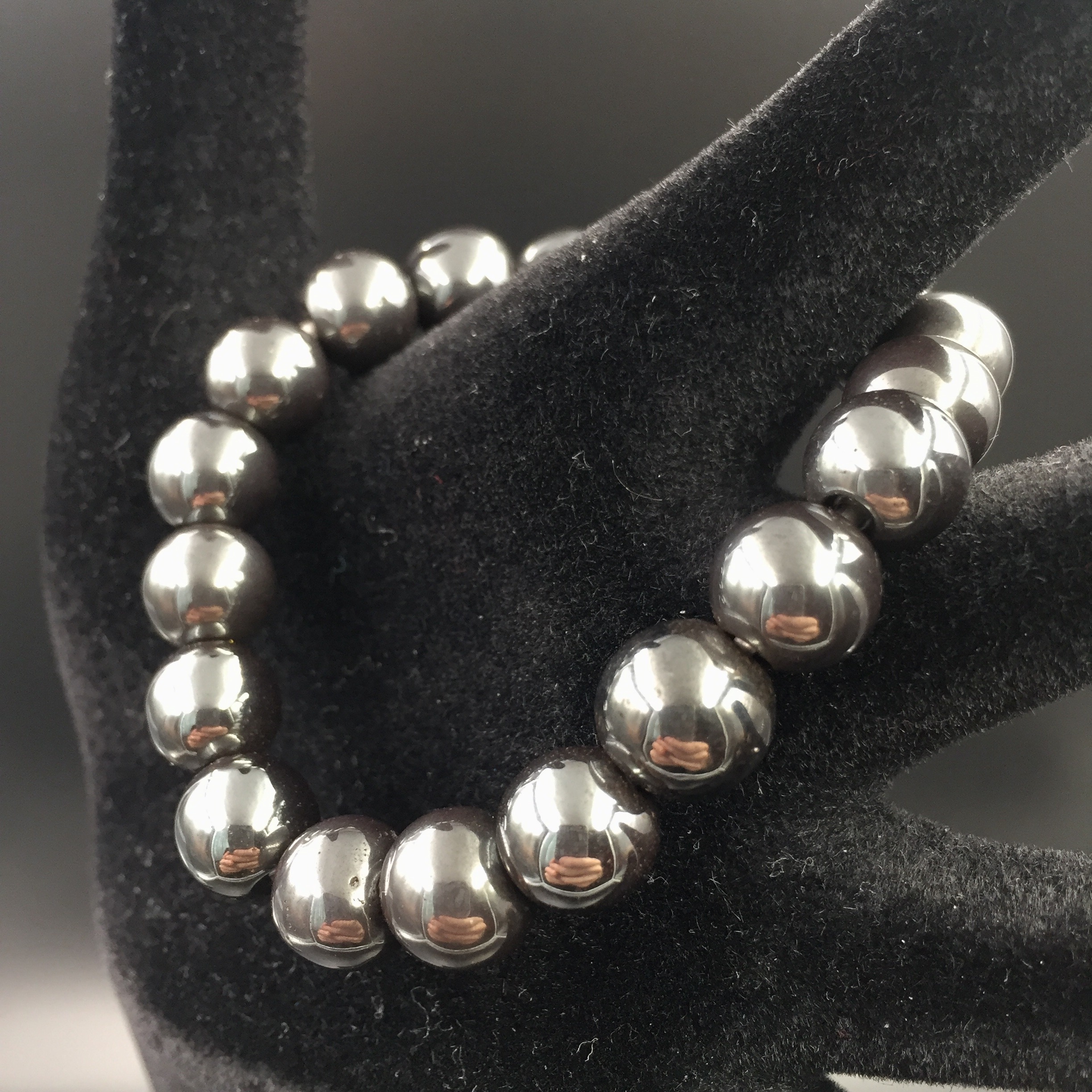 Bracelet en hématite “perles de 10mm” (réf 5)