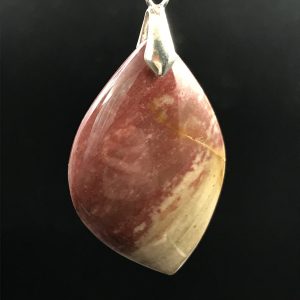 Pendentif en bois fossilisé de Madagascar (réf bf4)