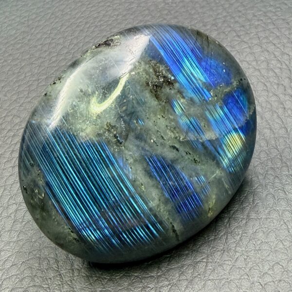 Galet labradorite de Madagascar (réf gl3) – Image 3