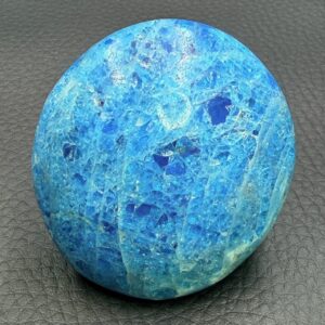 Galet en Apatite Bleue