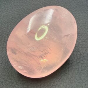 Galet en Quartz Rose