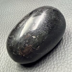 Galet de Tourmaline Noire