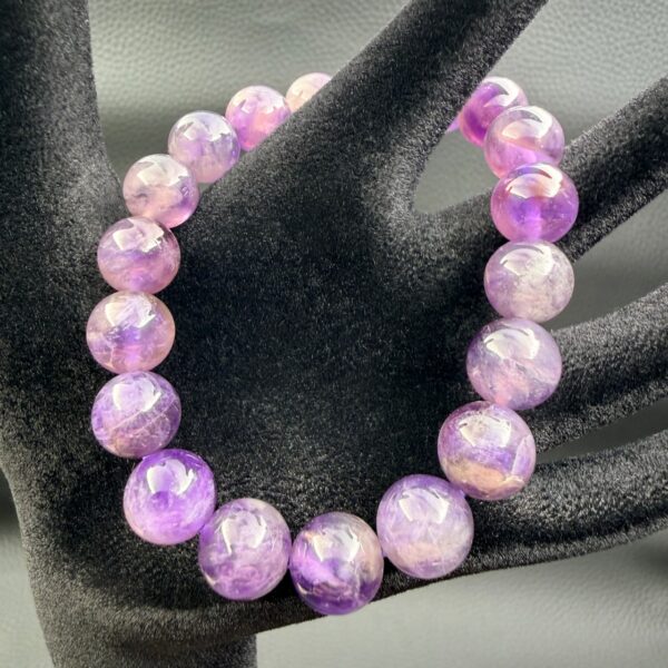 Bracelet en améthyste à chevrons de Namibie "perles de 10mm" (réf bap4) – Image 2