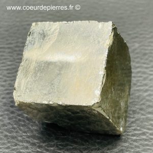Pyrite cubique brute de Navajun, Espagne (réf py30)