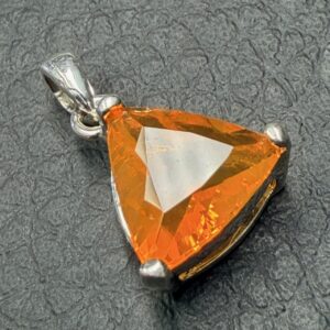 Pendentif en Opale de Feu