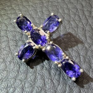 Pendentif en Iolite Croix