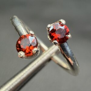 Bague en Grenat Ajustable