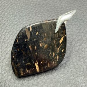 Pendentif en Nuumite