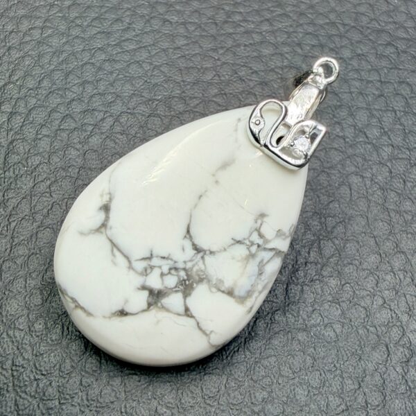 Pendentif en howlite du Brésil (réf ph1) – Image 2