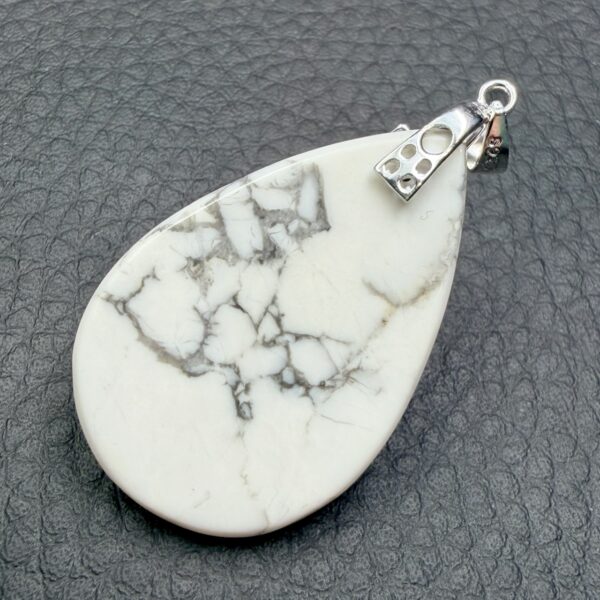 Pendentif en howlite du Brésil (réf ph1) – Image 3