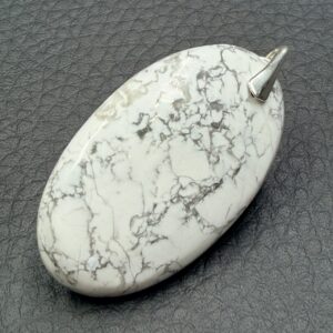 Pendentif en howlite