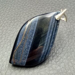 Pendentif en Oeil de Faucon
