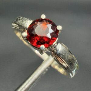 Bague en Grenat Rouge Gemme