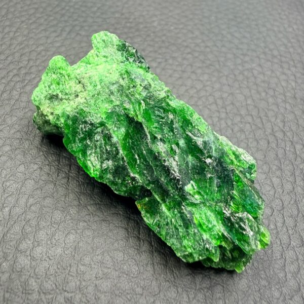 Chrome diopside de Russie « brut » (ref chd7) – Image 4