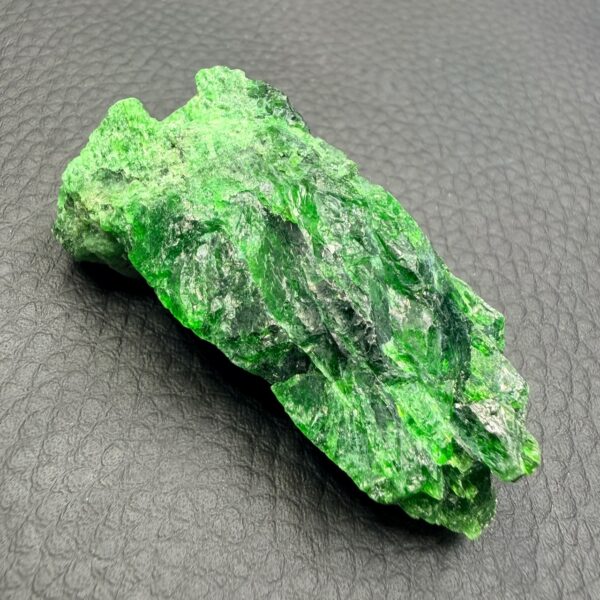 Chrome diopside de Russie « brut » (ref chd7) – Image 2