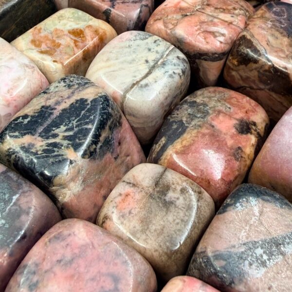Rhodonite de Madagascar "Pierres Roulées Grande Taille" – Image 3