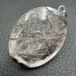 Pendentif en Cristal de Roche avec Rutile Hématoide