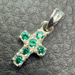 Pendentif Croix en Émeraude