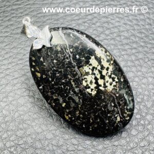 Pendentif en Nuumite