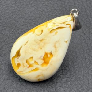 Pendentif en Ambre