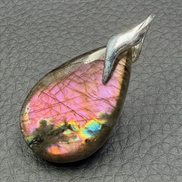 Pendentif Labradorite Violette, Spectrolite de Madagascar (réf lps13) – Image 2
