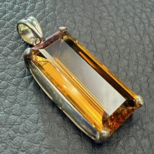Pendentif en citrine gemme