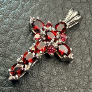 Pendentif Croix en Grenat
