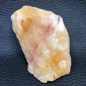Calcite orange brute de Madagascar (réf cob4)