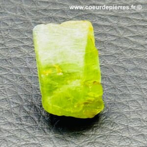 Péridot “cristal Brut Naturel” (réf pe8)