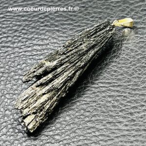 Pendentif en Cyanite Noire “Taramite” du Brésil (réf cy19)