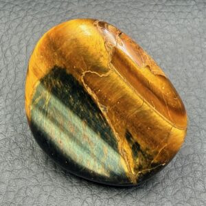 Galet en Oeil de tigre