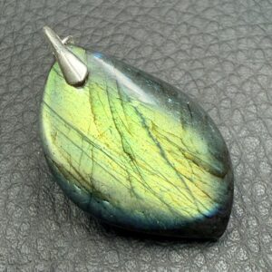 Pendentif en Labradorite Verte