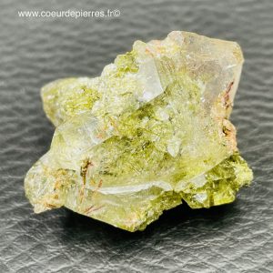 Cristal de roche à inclusions de diopside du Pakistan (qd3)