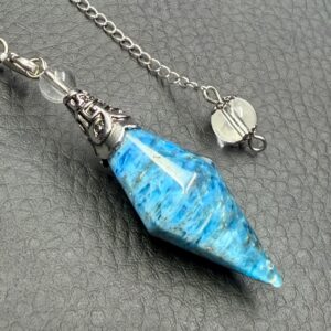 Pendule en apatite bleue