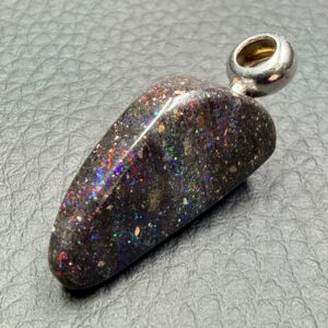 Pendentif en opale noire d'Honduras