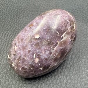 Galet en Mica Lépidolite