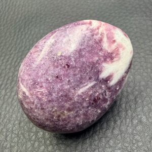 Galet en Mica Lépidolite