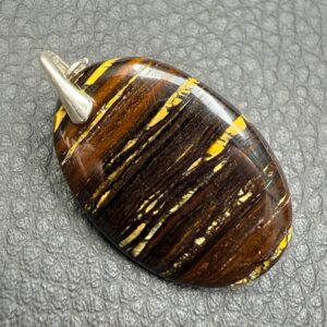 Pendentif en oeil de fer