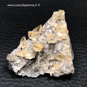 Amas de cristaux de calcite sur basalte des Ardennes, France