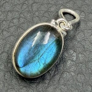 Pendentif en Labradorite Bleu Lagon