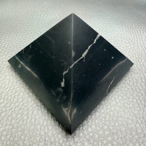 Pyramide Shungite
