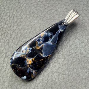 Pendentif en Piétersite