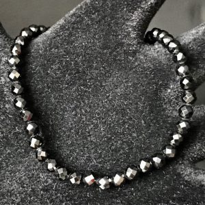 Bracelet en spinelle noir de Madagascar « perles facettés de 4 mm »