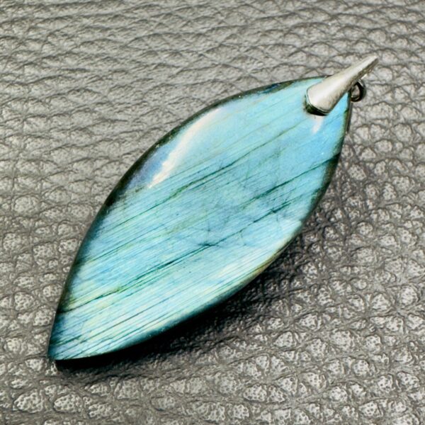 Pendentif Labradorite Bleu Lagon
