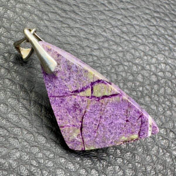 Pendentif en stichtite du Canada (réf psc12) – Image 3