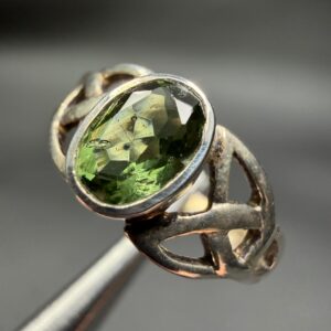 Bague en Moldavite